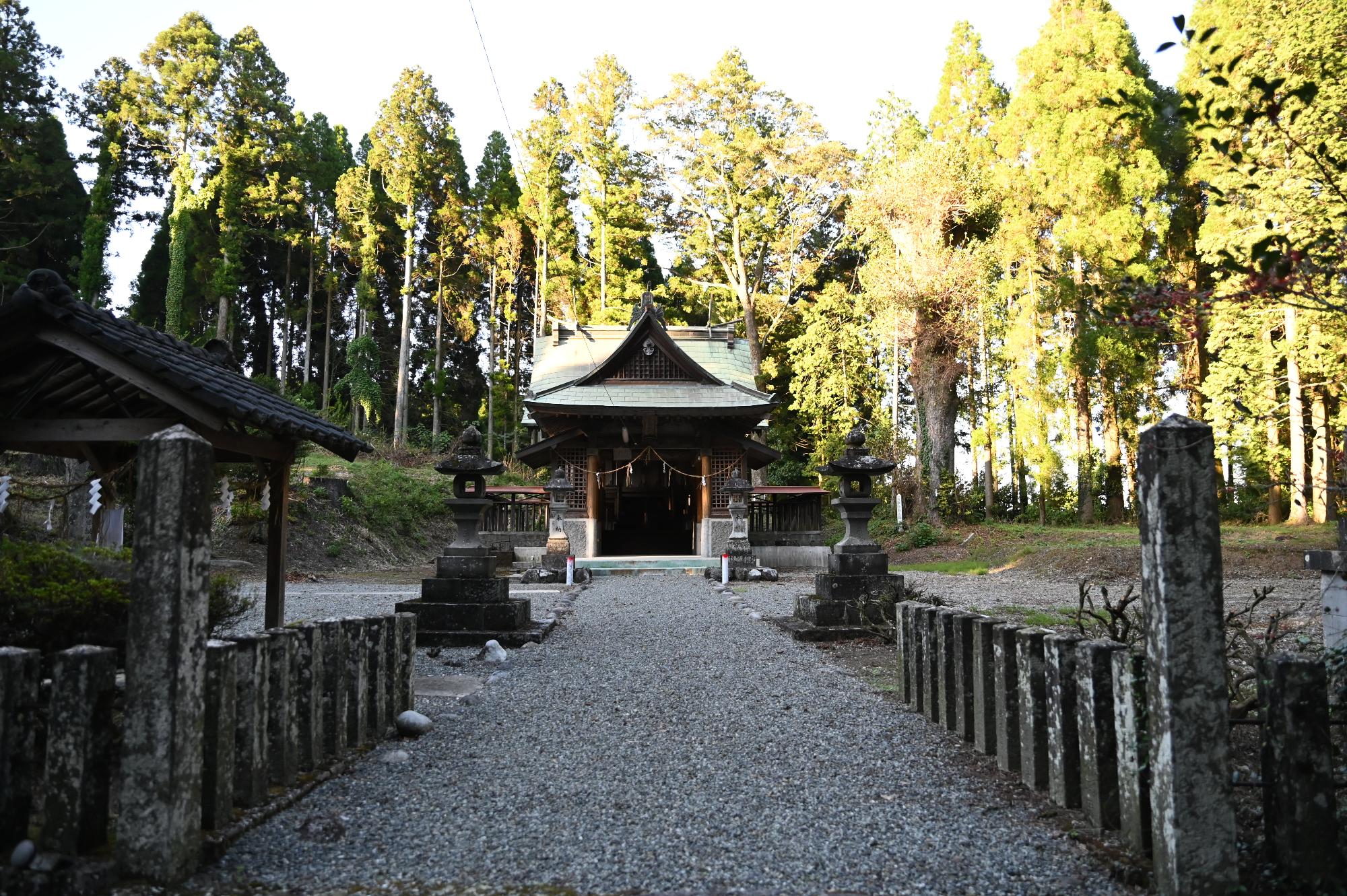 鳥居からみた片俣神社